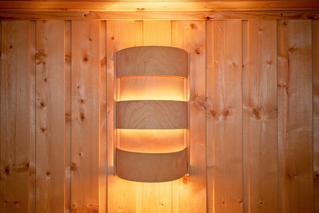 light, sauna lamp, wooden wall-1405974.jpg